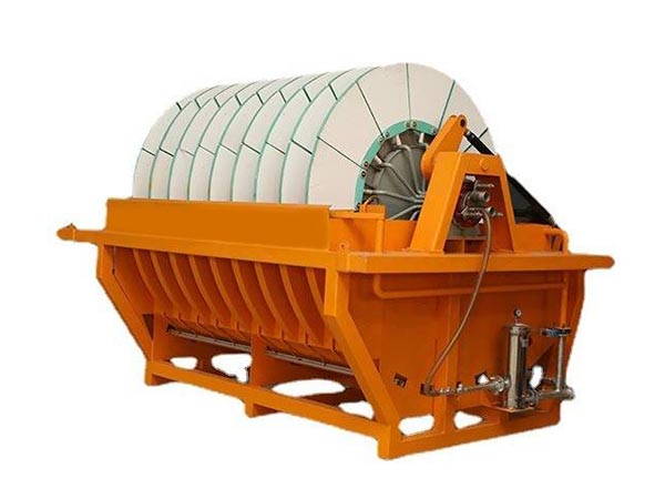 ניתוח היחסים בין יעילות הפילטרציה לבין שיעור הפילטרציה במסננים קרמיקים